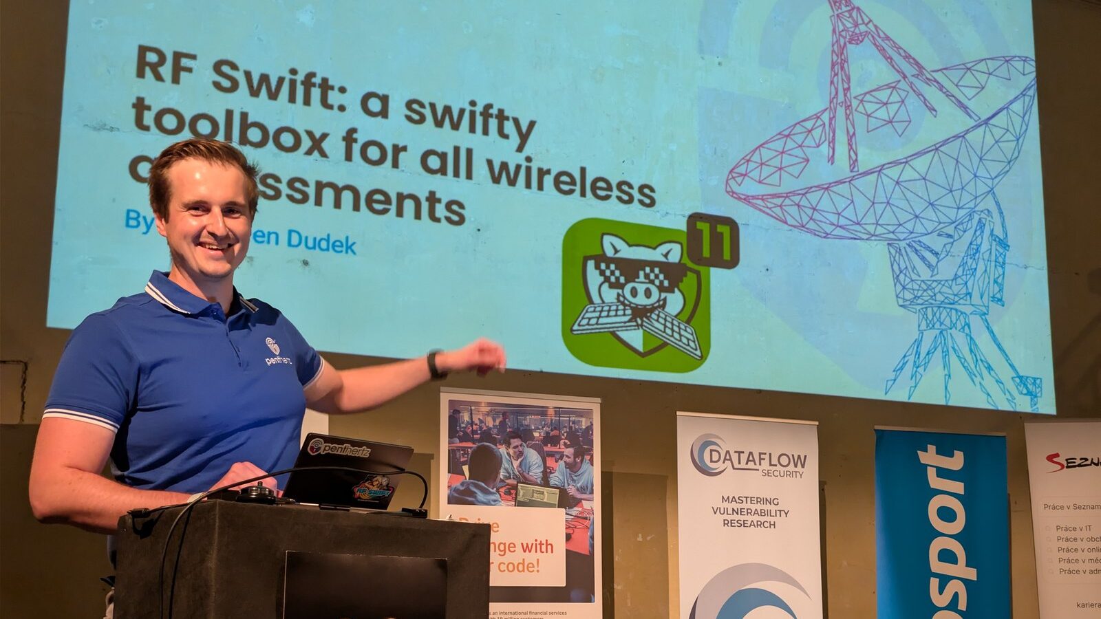 Sébastien Dudek sur scène à PraSec 2025, présentant « RF Swift: a swifty toolbox for all wireless assessments »